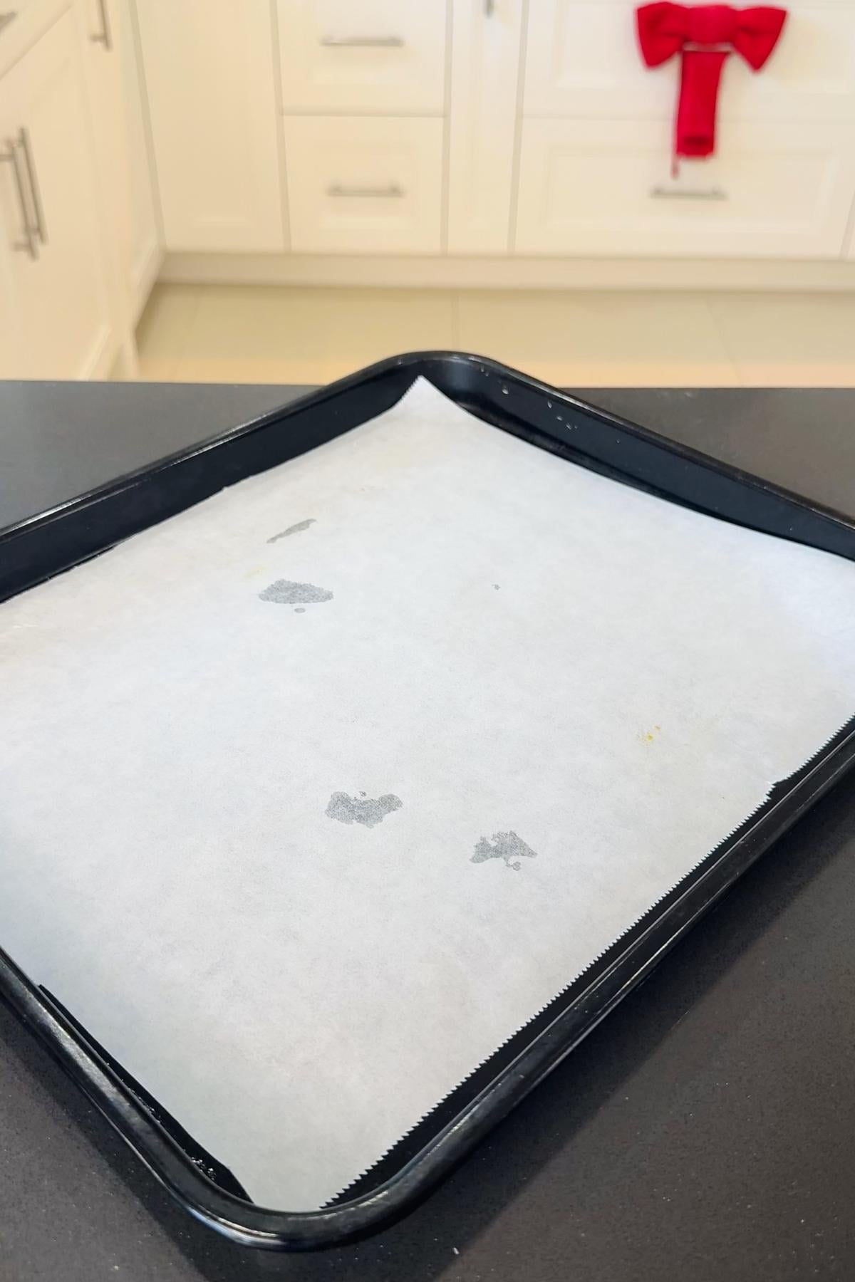 Baking sheet with parchment paper.